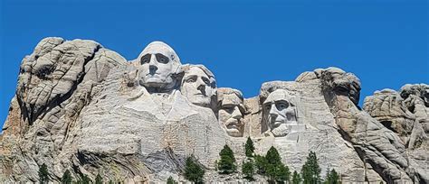 A Crowded Visit to Mount Rushmore, South Dakota – Nurturing Adventure
