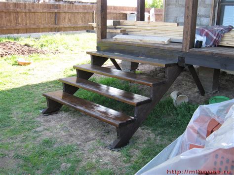 Две ступеньки из дерева своими руками (75 фото) - фото - картинки и ...