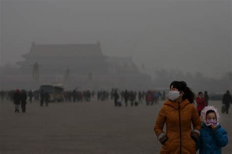 The Suffocating Smog Of Beijing In 19 Staggering Pictures