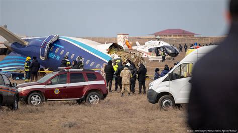 Упавший в Казахстана самолет Azerbaijan Airlines могли подбить огнем ...