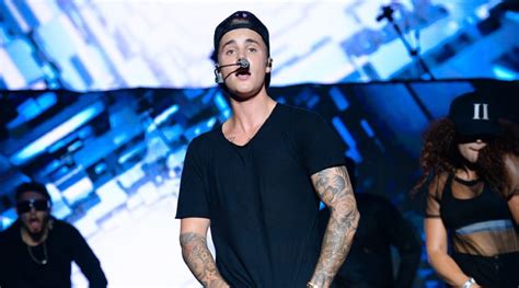 Justin Bieber Threatens To Sue Over Nude Photos In Bora Bora Music News The Indian Express