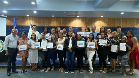 Transformando El Papel En Arte Mujeres Graduadas Del Taller De