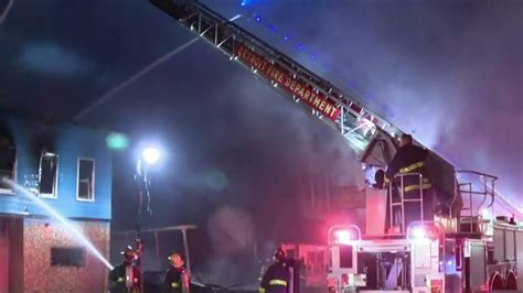 2 Alarm Fire Spread To 3 Buildings In Southwest Detroit Youtube