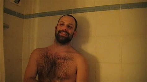 ein Bär fickt mich auf der Toilette gay Porno Video auf Crunchboy