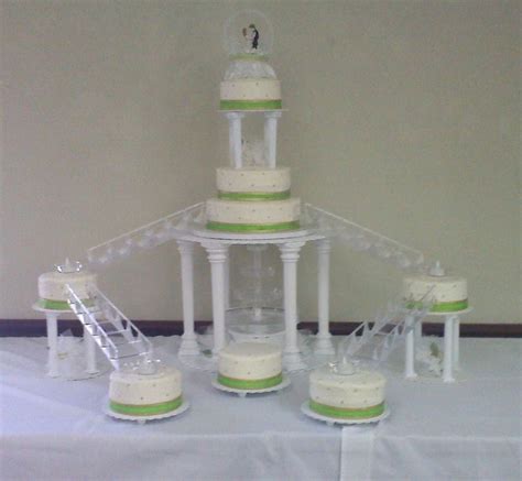 Wedding Cake With Fountain And Bridges Round Wedding Cakes Fountain