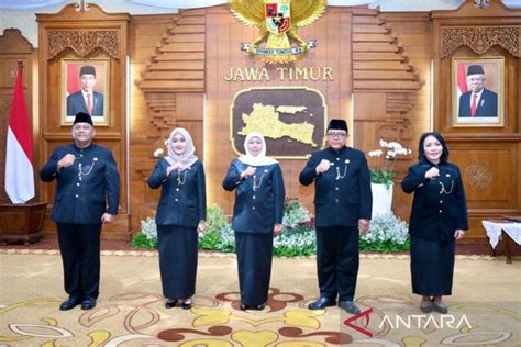 Gubernur Khofifah Lantik Empat Pejabat Eselon Ii Antara News Jawa Timur