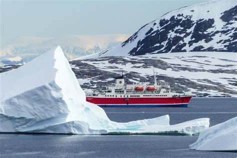 Expedition Cruise Ship, Antarctica - LiveAboard.com