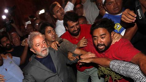 Brazil's Lula tells thousands of supporters he will turn himself in to police - LA Times