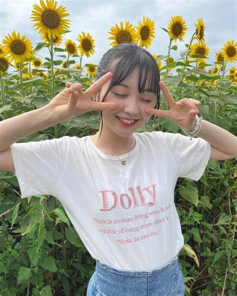 佐藤菜月海さんのインスタグラム写真 佐藤菜月海instagram「 ひまわり畑🌻 お花の中でひまわりが1番好きです💓 ニコラ