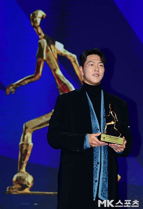 울산 김영권 ‘2연패 이끌고 영예의 Mvp 수상 Mk포토 Mk스포츠