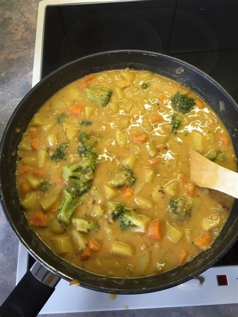 Kartoffel Brokkoli Curry Mit Kokosmilch Von Alexandradugas Chefkoch De