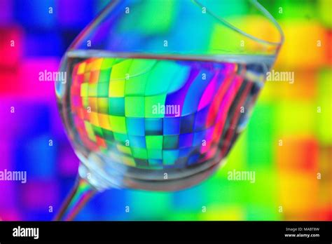 Refraction of light water glass hi-res stock photography and images - Alamy