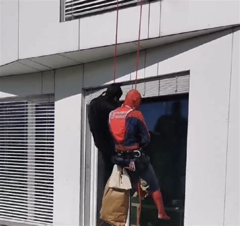 Batman i Spiderman oduševili dječicu u Roditeljskoj kući u Sarajevu