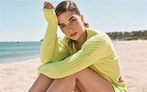 Annie Murphy Sexy And Hot Bikini Pictures Woophy