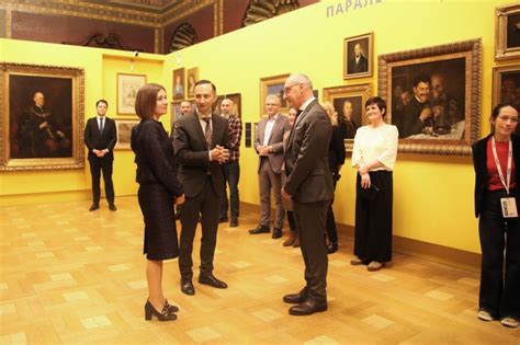 FOTO Maia Sandu a vizitat expoziţia Brâncuşi de la Muzeul Naţional