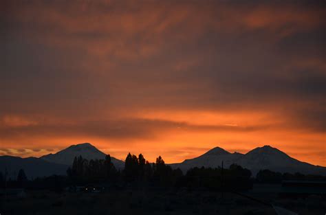 Sunset Behind The Three Sisters Near Bend Oregon Oregon Scenic