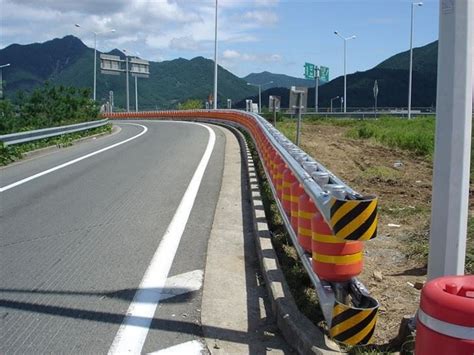 Customized Highway Guardrail Traffic Safety Eva Buckets Rolling Barrier