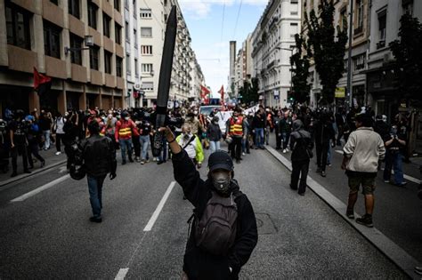 Manifestations Contre Les Violences Policières Une Voiture De Police