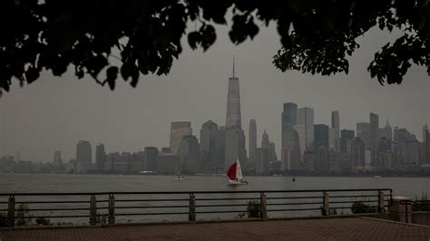 Wildfire Smoke Clouds New York City Skyline - The New York Times