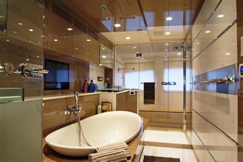 20 High End Luxurious Modern Master Bathrooms