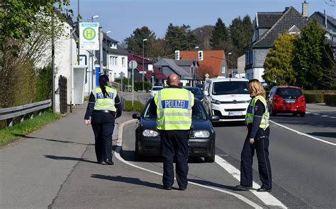 Polizei Kontrolliert In Radevormwald Gegen Ablenkung Am Steuer