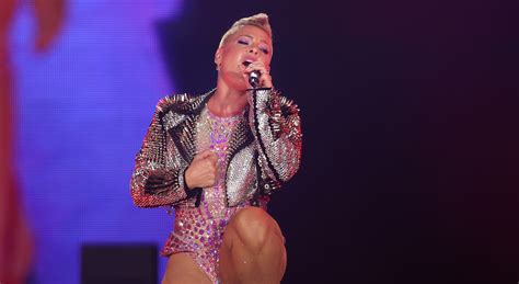 Pink Shares Controversial Post Denies Flying Israeli Flag At Her