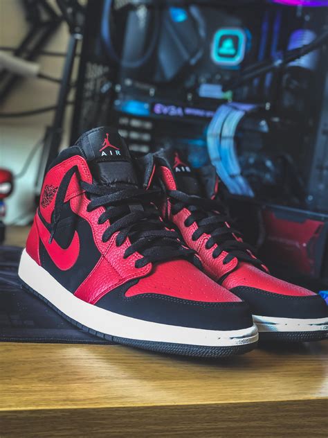 My first pair of AJ1s 😍 : r/Sneakers