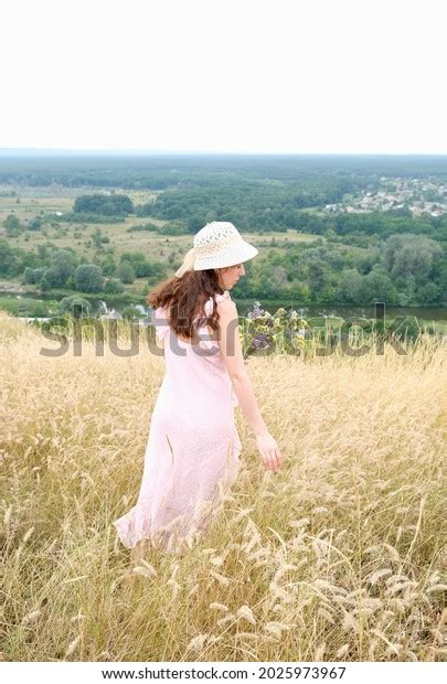 2 302 Back View Nude Woman Standing Royalty Free Images Stock Photos