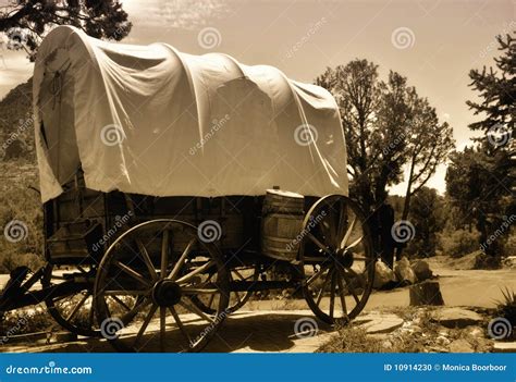 Old covered wagon stock photo. Image of southwest, covered - 10914230