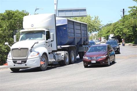 Caos vial accidentes y retrasos por el tránsito de tráileres en calles