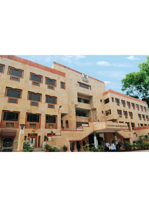 Bharati Vidyapeeth Deemed University Admission, Fees, Campus University ...