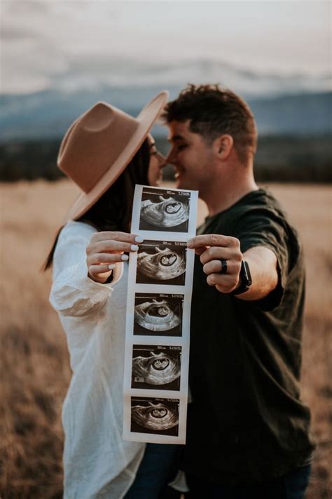 78 Creative And Sneaky Ways To Announce Pregnancy 17 Pregnancy Announcement Photoshoot