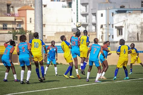 D F Minine Dakar Sacr C Ur Poursuit Sa Remont E Les Aigles De