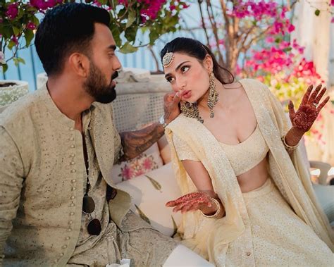 Athiya Shetty And Kl Rahul Share Inside Pictures From Mehendi And