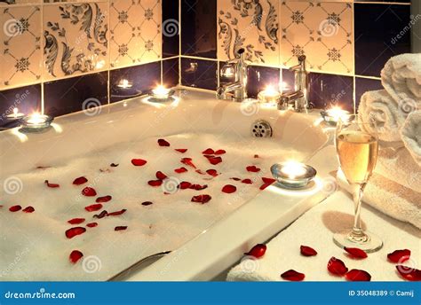 Luxury Bath Royalty Free Stock Images - Image: 35048389