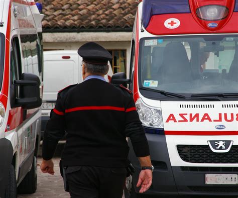 Si Accascia Per Strada Trovato Morto Dai Passanti