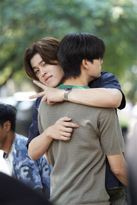 Pin By Brownnlvdew On PondPhuwin Gmmtv Actors Boyfriend Pictures Cute Gay Couples