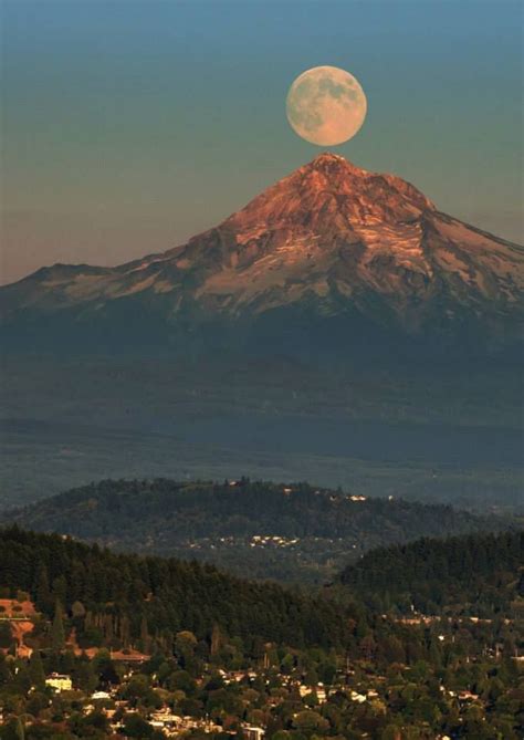 Balancing Mt Hood From Portland Oregon Places To Visit Nature