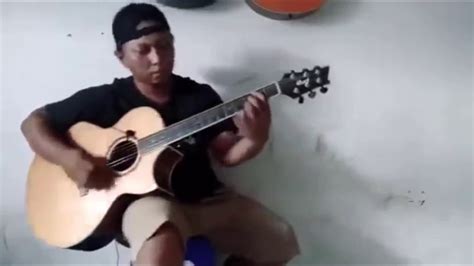 Ini Youtuber Fingerstyle Alip Ba Ta Yang Viral Di Youtube Gitaris The