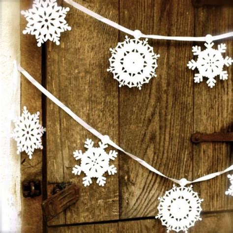 10 Beautiful Christmas Garland Ideas - Sunlit Spaces