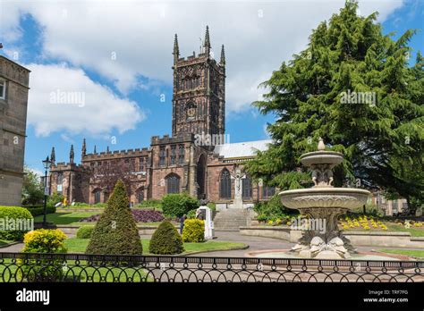 St peters collegiate church wolverhampton hi-res stock photography and ...