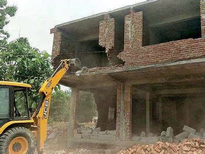 DTCP Demolishes Unauthorised Buildings Along Expressway In Manesar