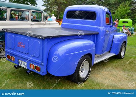 La Ligne Ford Des Camionnettes A T Mise Jour En Photo Stock