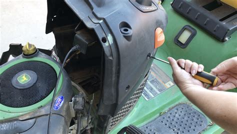 How To Remove An Old Gas Tank From A John Deere La115 Riding Lawn Mower Yardibles