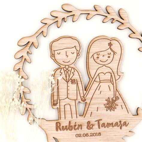 Cake Topper Con Los Novios De Madera Para La Tarda De Boda