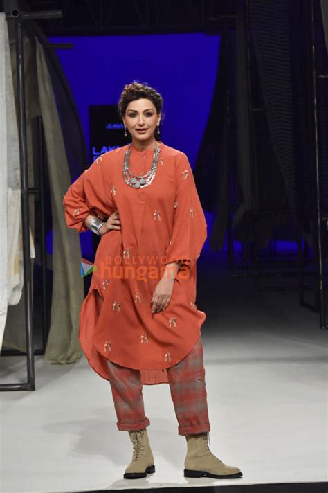 Photos Mandira Bedi Sonali Bendre And Others Walk The Ramp At Lakme