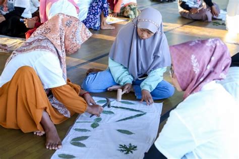 Relawan Mak Ganjar Kenalkan Teknik Membatik Ramah Lingkungan Di Sumenep