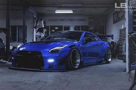 Nissan Gt R R35 Pakai Wide Body Kit Liberty Walk Atap 46 Off