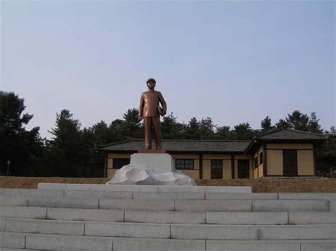 Kim Il Sung Statue - Pyongyang