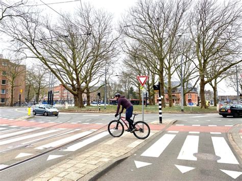 Mag Dat Fietsers Voorrang Geven Op Het Zebrapad Indebuurt Amsterdam